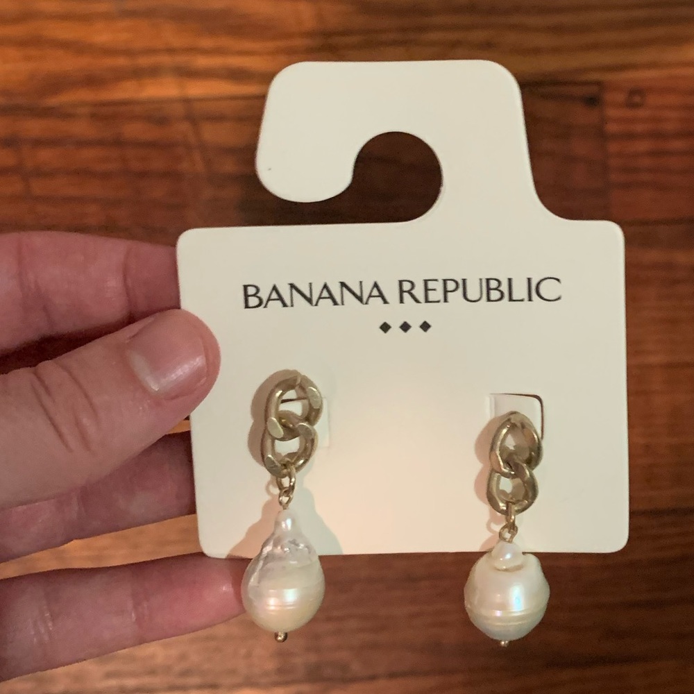 Pearl drop earrings